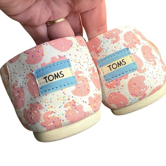 Toms Classic Size 7.5 Shoes Pink Canvas Elephant Sprinkles Puff Print Flat - Picture 7 of 9
